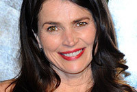 Julia-ormond-makeup-for-mature-skin-side